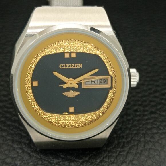 Vintage 1977 Citizen Automatic Womans Silver Watch W/daydate & Gold accents